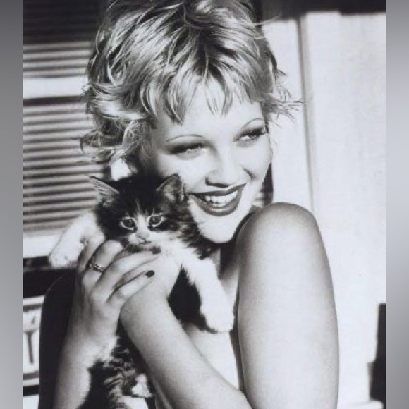 ✨WELCOME TO MY CLOSET! ☺️ MAKE ME OFFERS!✨ - Picture 7 of 8